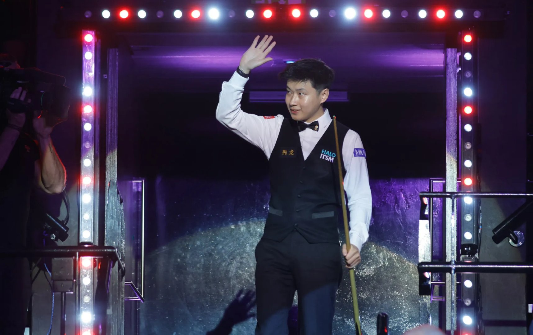 爱游戏体育-持续失利首场状态出色，MAD观众沸腾！，Doinb重返赛场再创辉煌时刻(陌生之地与兰蒂夫交谈不了)