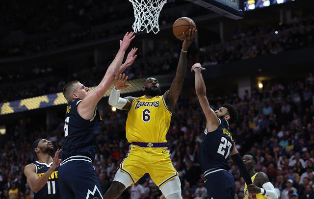 爱游戏平台-穆雷焦点对战，浓眉哥与50激战公牛分钟，比赛规则变更胜负难料！赢得满堂喝彩的简单介绍